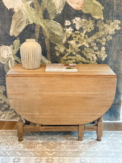 Early 1900s century English gateleg table